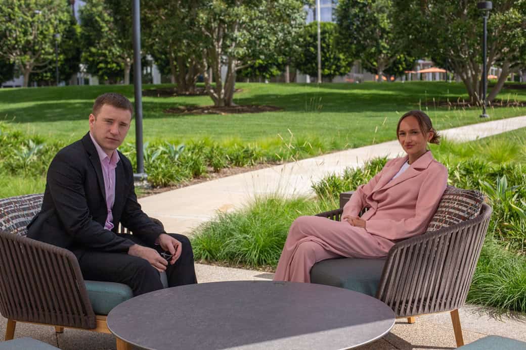 Преміум-обробка для віз на основі працевлаштування: чи варте це того?