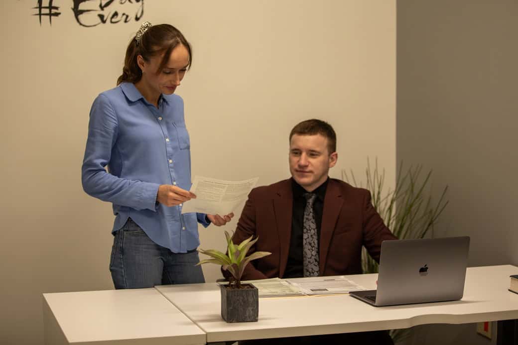 Як подати заявку на отримання грин-карти EB-3 для кваліфікованих працівників: Повний посібник