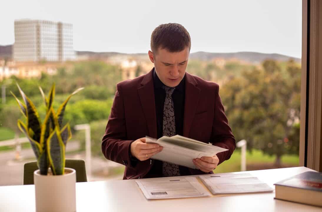 Виза EB-1A: Критерии выдающихся способностей и руководство по доказательствам на 2025 год