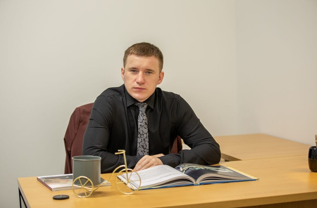 Сохранение статуса H-1B во время процесса получения зеленой карты EB