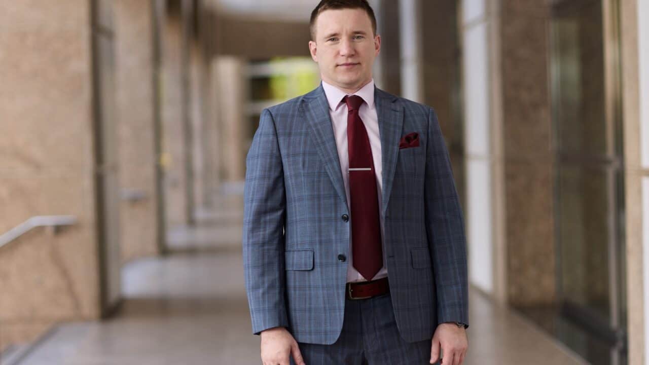 Как продлить E-2 визу и сохранить статус