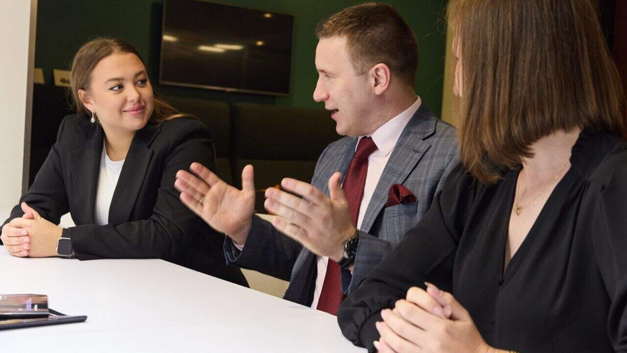 EB-3 для ІТ-спеціалістів: як подолати візові черги та прискорити імміграцію до США