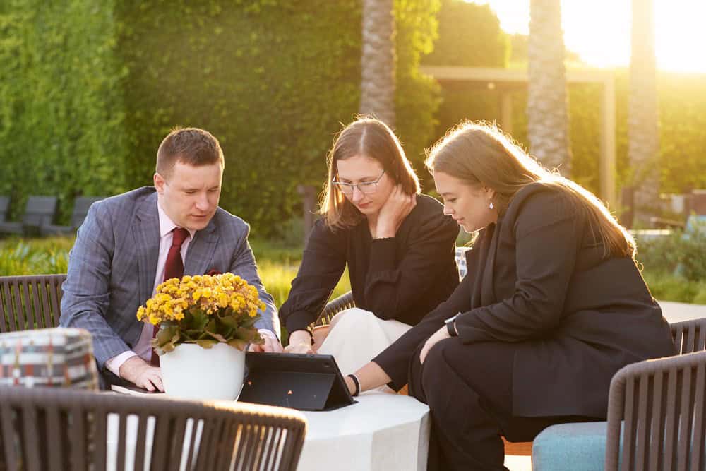 Як уникнути відмови у візі L-1B: аналіз поширених помилок (2025)