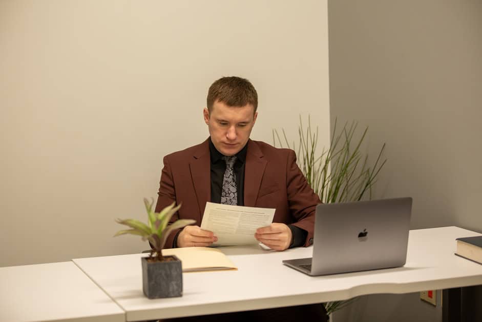 I-94: where to find it, how to correct errors, extend it, what to do in case of discrepancies