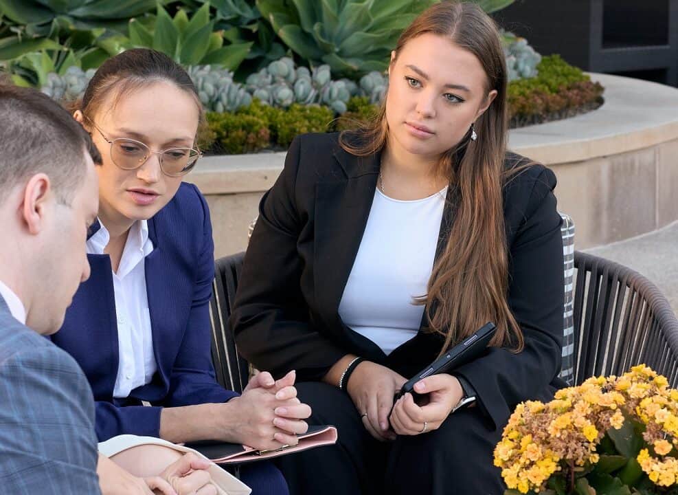 Реальність EB-3 у 2025 році: від PWD до картки