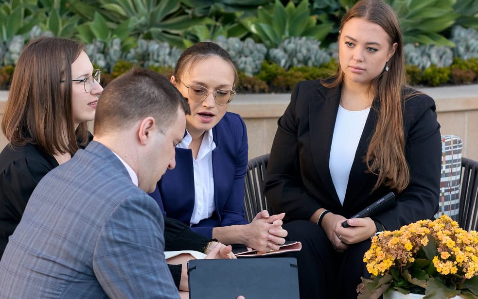 EB-2 NIW для засновника компанії в галузі кліматичних технологій та відновлюваної енергії