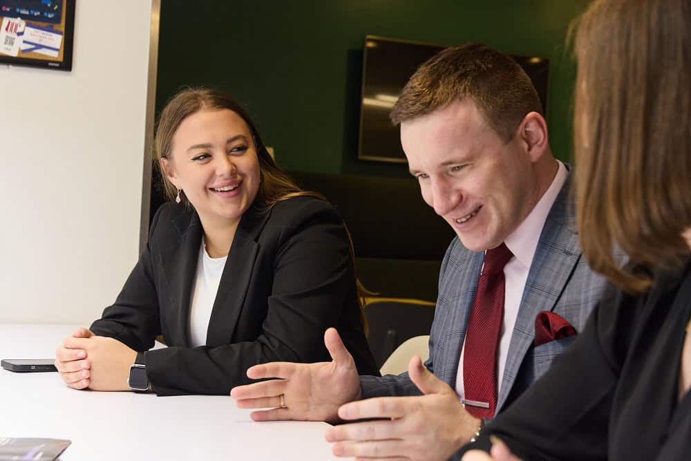 Тенденції щодо переважаючої заробітної плати за штатами для посад у сфері послуг EB-3 (2025)