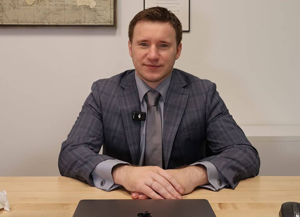 EB-2 «Вища освіта» проти NIW: калькулятор рішень на 2025 рік