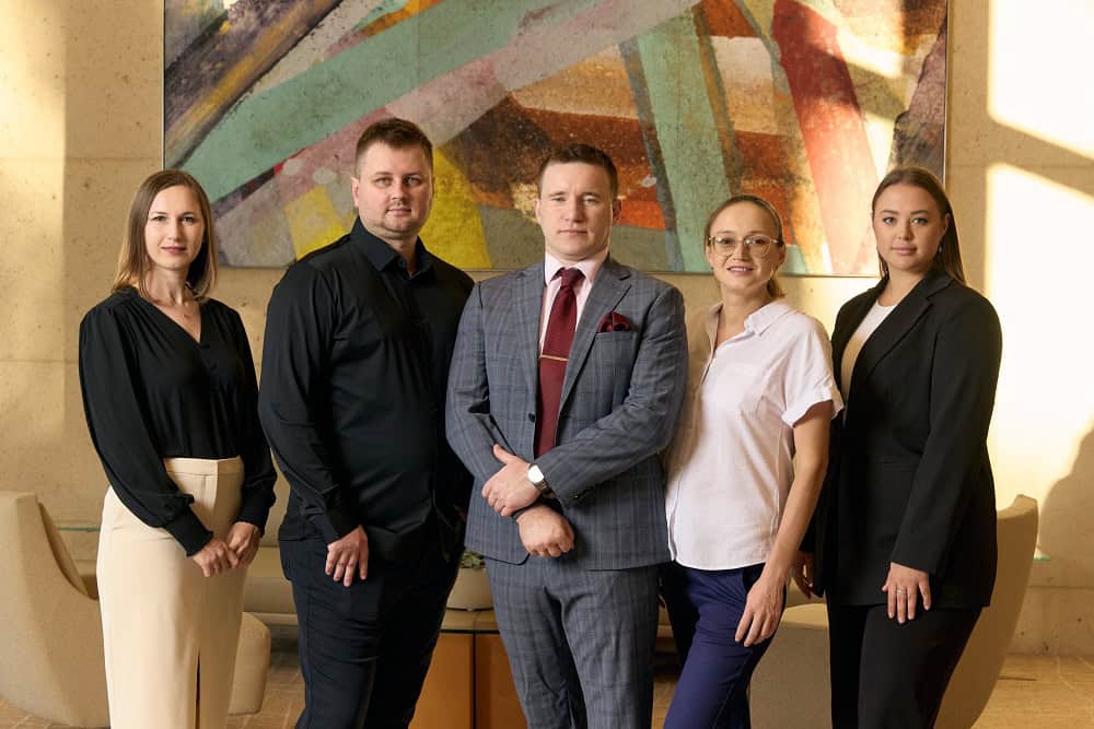 SSN для іммігрантів: як отримати/відновити та що робити, якщо SSA «не бачить» ваш статус (SAVE)